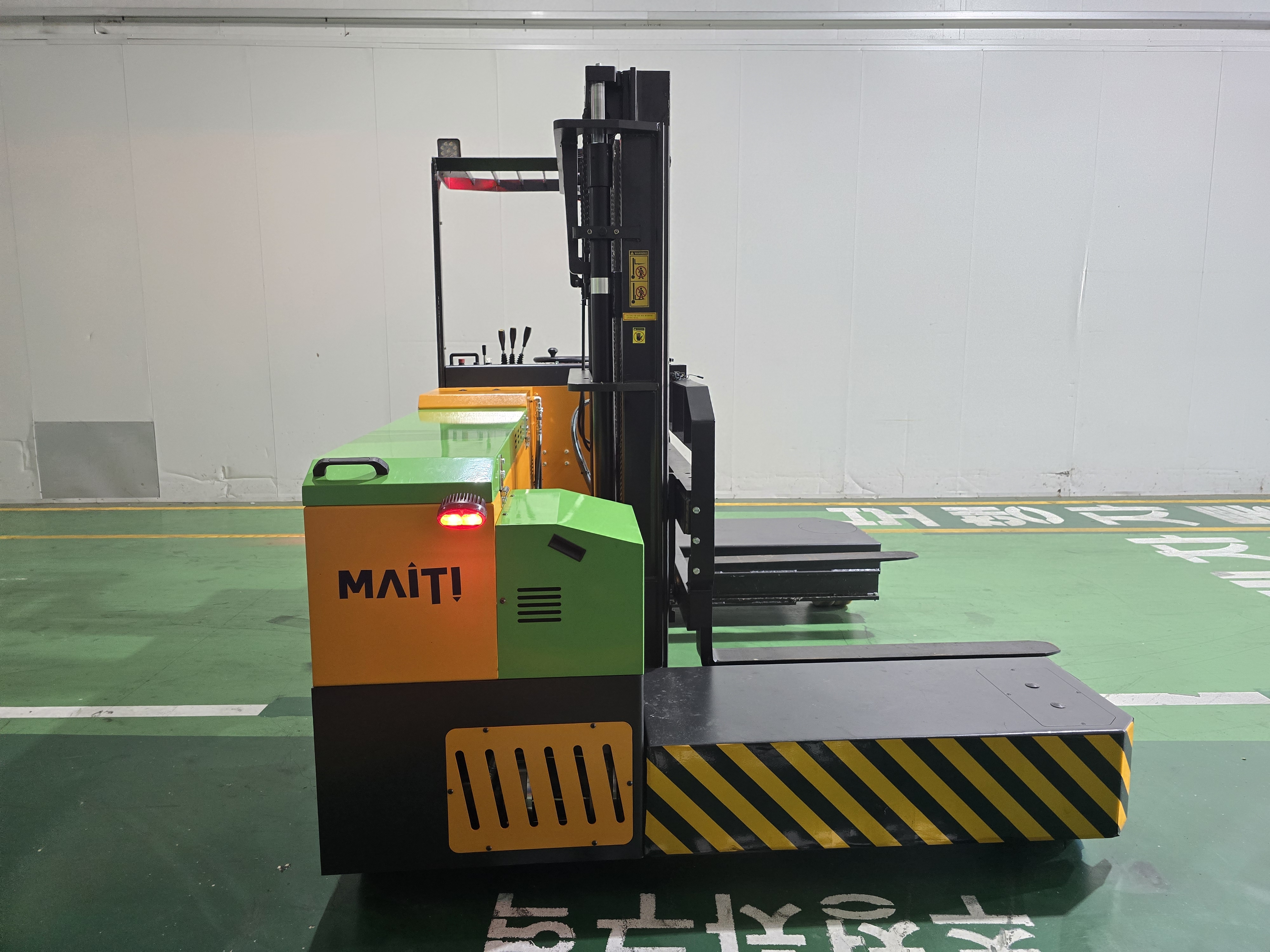 전동 사이드 포크 리프트