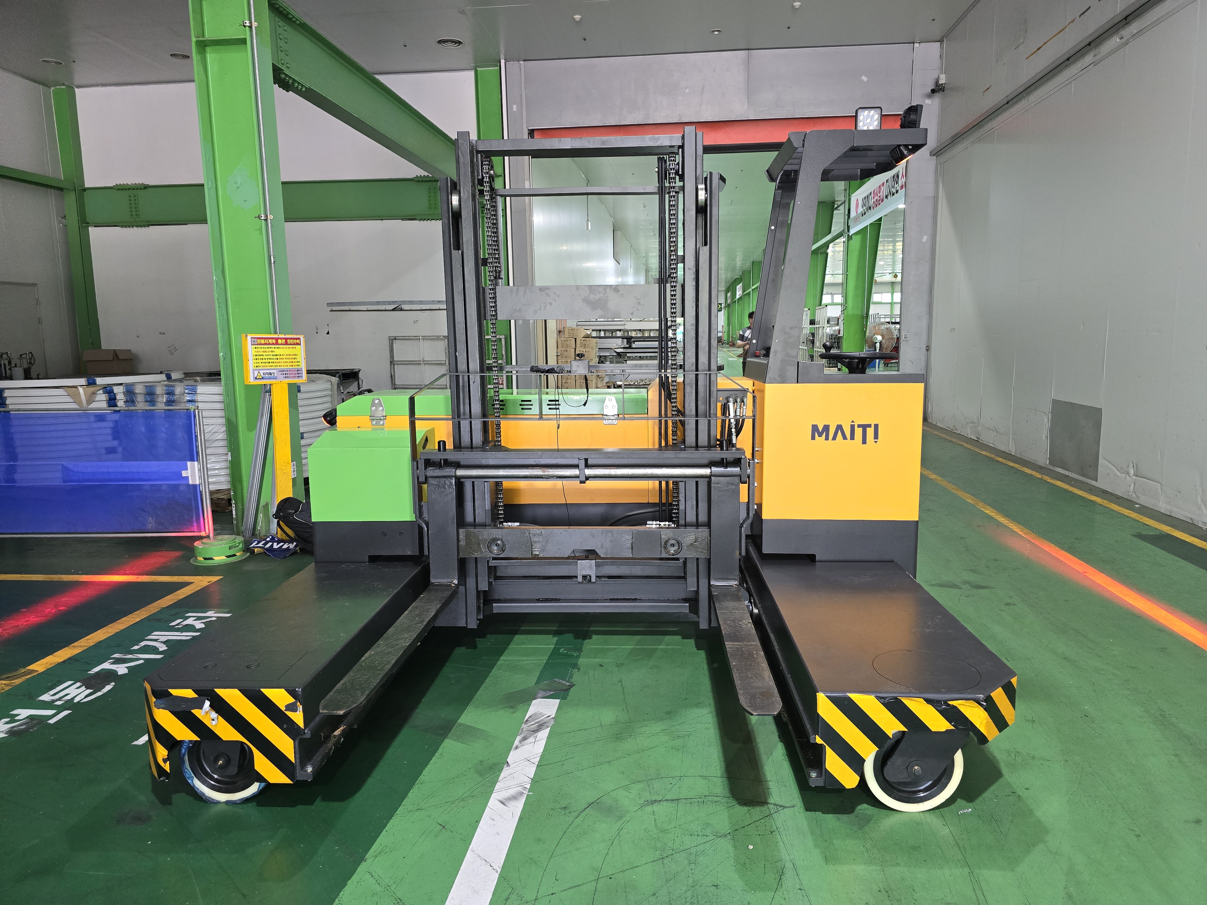 전동 사이드 포크 리프트